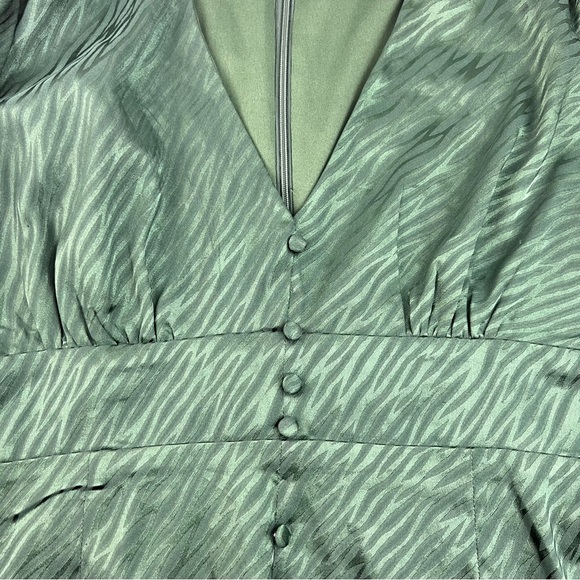 NWT Urban Outfitters Mini Green Satin Long Sleeve Dress Plunge Neckline L Defect - Picture 9 of 13